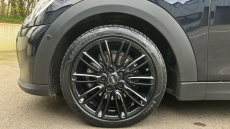 MINI Hatchback 1.5 Cooper Exclusive 5dr Auto [Comfort/Nav Pack] Petrol Hatchback